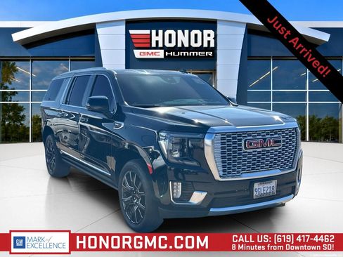 Used 2023 GMC Yukon XL Denali AWD/4WD image 1
