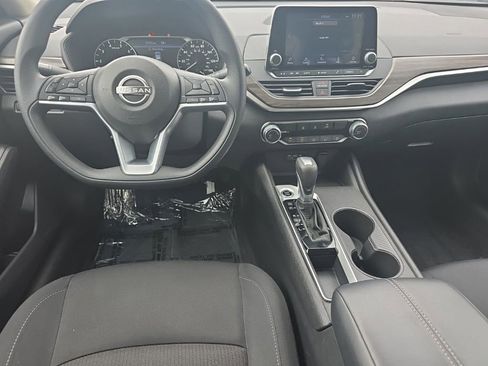 Used 2025 Nissan Altima 2.5 SV FWD image 18
