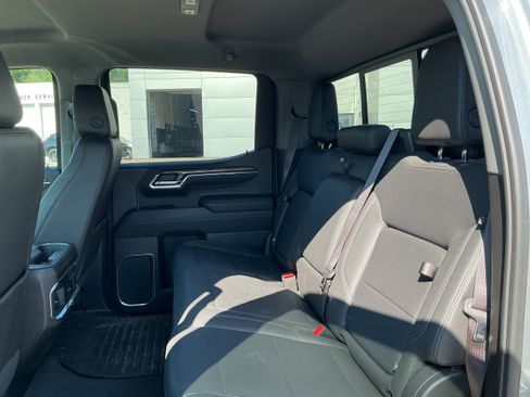 Used 2023 Chevrolet Silverado 1500 LTZ w/ LTZ Convenience Package II AWD/4WD image 9