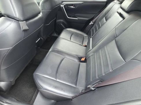 Used 2019 Toyota RAV4 XLE Premium FWD image 10