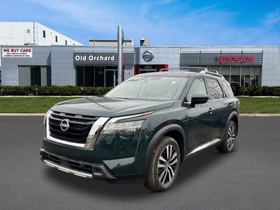 Used 2024 Nissan Pathfinder Platinum w/ Cargo Package