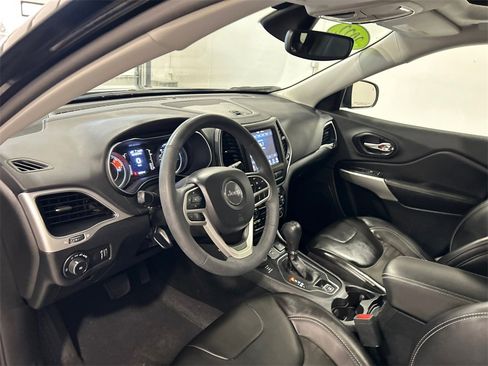 Used 2022 Jeep Cherokee Latitude w/ Sun & Sound Group image 17