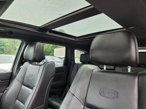 Used 2018 Jeep Grand Cherokee Overland AWD/4WD image 12