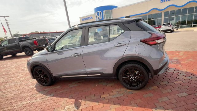 Used 2023 Nissan Kicks SR w/ SR Premium Package FWD image 7