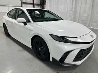 Used 2025 Toyota Camry SE video 1