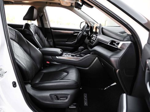 Used 2021 Toyota Highlander Platinum image 37