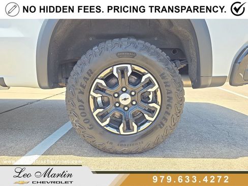 Used 2023 Chevrolet Silverado 1500 ZR2 w/ Technology Package AWD/4WD image 8