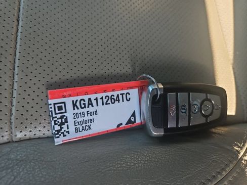 Used 2019 Ford Explorer Limited w/ Class III Trailer Tow Package FWD image 21