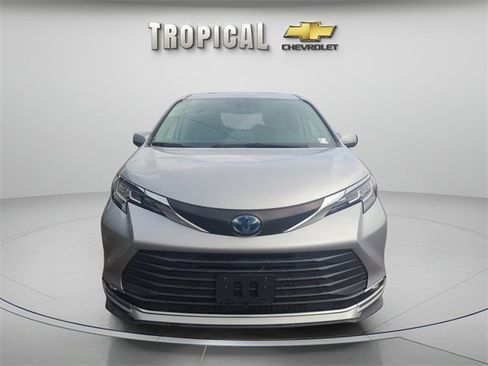 Used 2023 Toyota Sienna XLE image 8