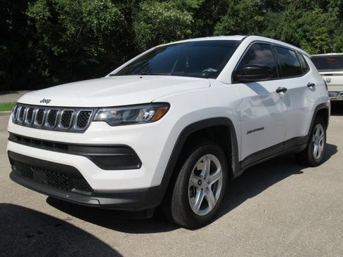 Used 2024 Jeep Compass Sport AWD/4WD image 2