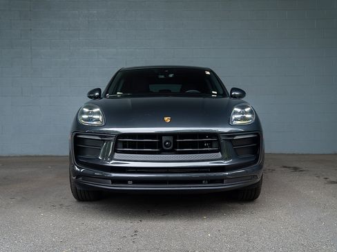 Used 2025 Porsche Macan AWD/4WD image 24