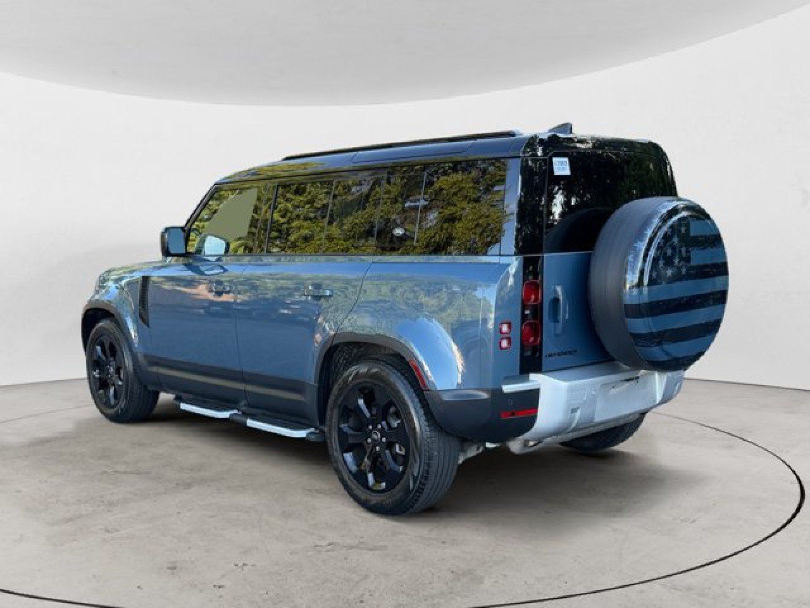 Certified 2024 Land Rover Defender 110 S AWD/4WD image 6