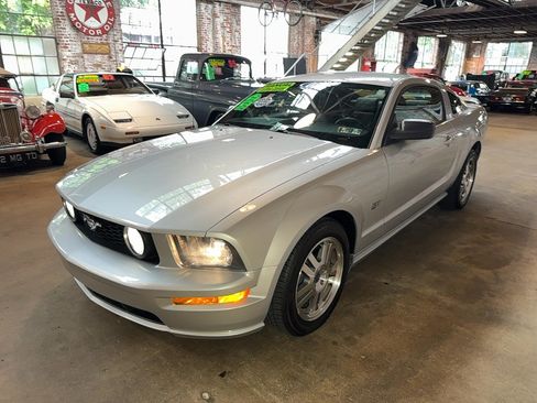 Used 2005 Ford Mustang GT RWD image 6