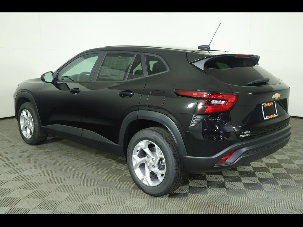 New 2026 Chevrolet Trax LS w/ LS Convenience Package FWD image 14