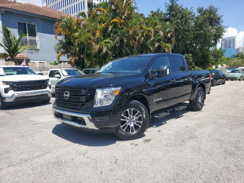 Certified 2024 Nissan Titan SV w/ SV Convenience Package image 32