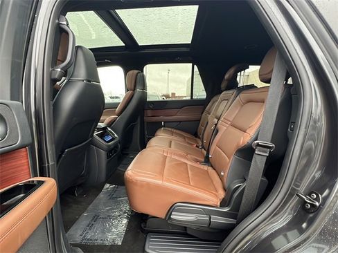 Used 2022 Lincoln Navigator Reserve image 17