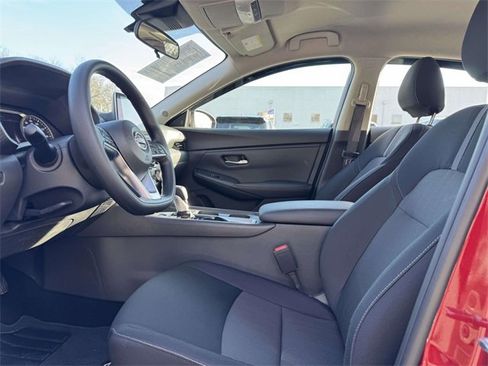 Used 2025 Nissan Sentra SV image 13