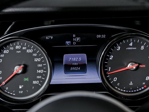 Used 2019 Mercedes-Benz E 300 4MATIC image 26