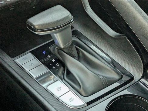 Used 2023 Hyundai Elantra Limited w/ Preferred Accessory Package image 12