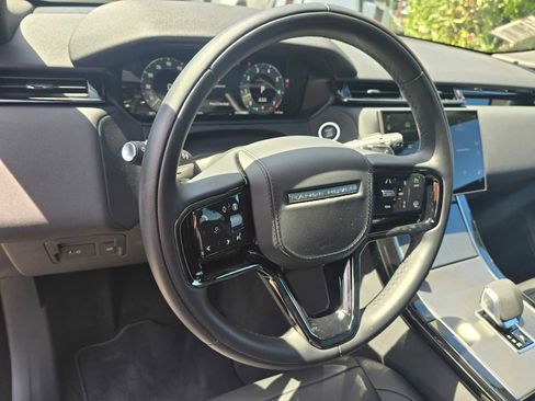 Certified 2025 Land Rover Range Rover Velar Dynamic SE image 26