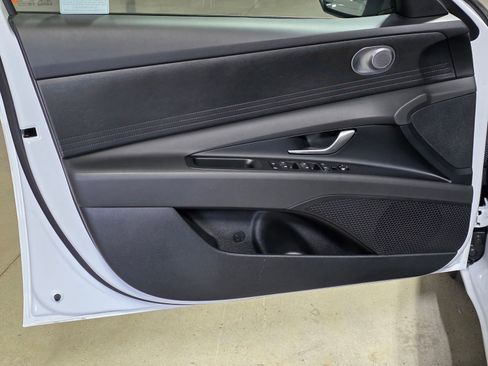 Used 2026 Hyundai Elantra SE FWD image 20