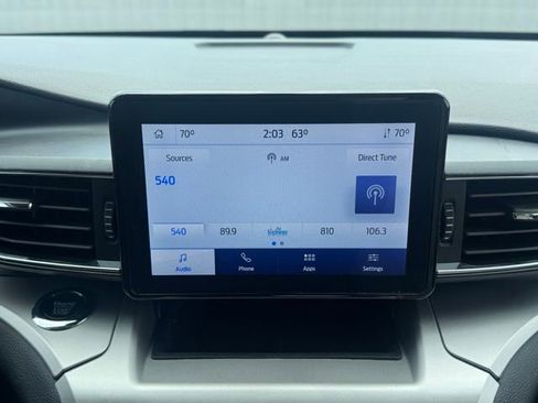 Used 2022 Ford Explorer XLT w/ Equipment Group 202A RWD image 16