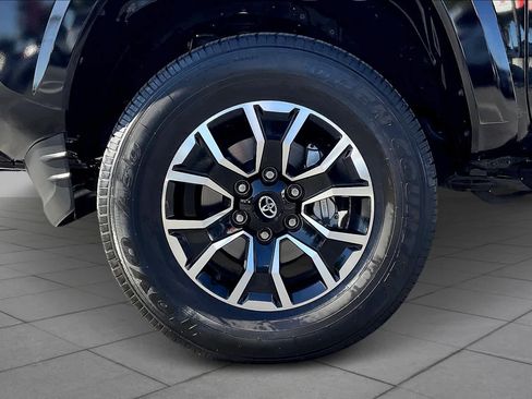 Used 2021 Toyota Tacoma TRD Sport w/ Technology Package image 10