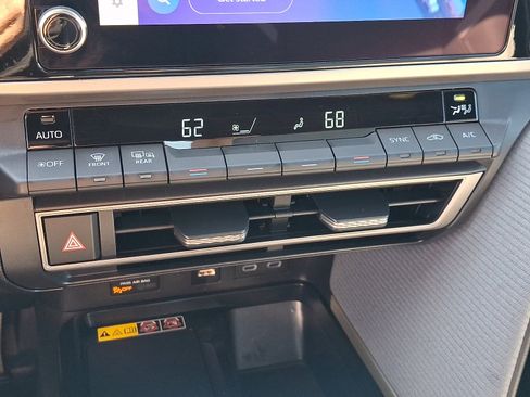 Used 2025 Toyota Camry SE image 16