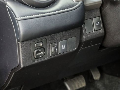 Used 2018 Toyota RAV4 Limited FWD image 30