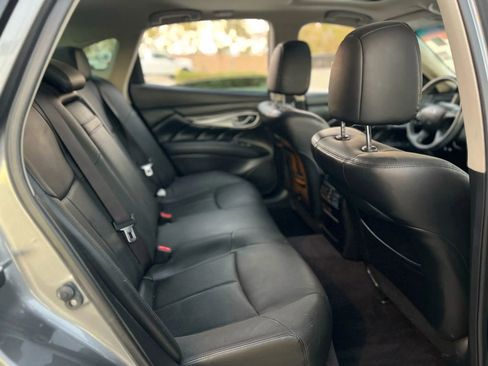 Used 2018 INFINITI Q70 Luxe image 15