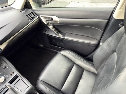 Used 2014 Lexus CT 200h FWD image 19