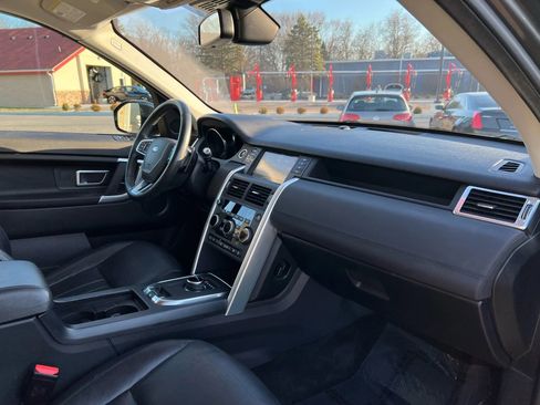 Used 2019 Land Rover Discovery Sport SE image 21