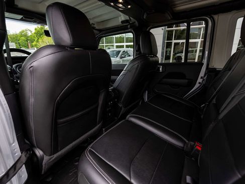Used 2023 Jeep Wrangler Unlimited Sahara w/ Cold Weather Group AWD/4WD image 27