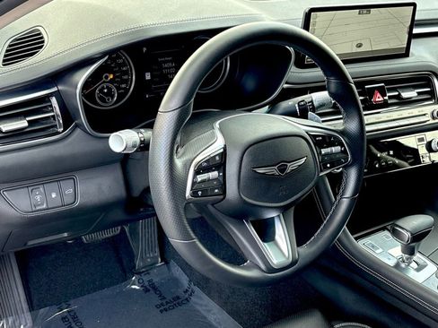 Used 2025 Genesis G70 2.5T image 10