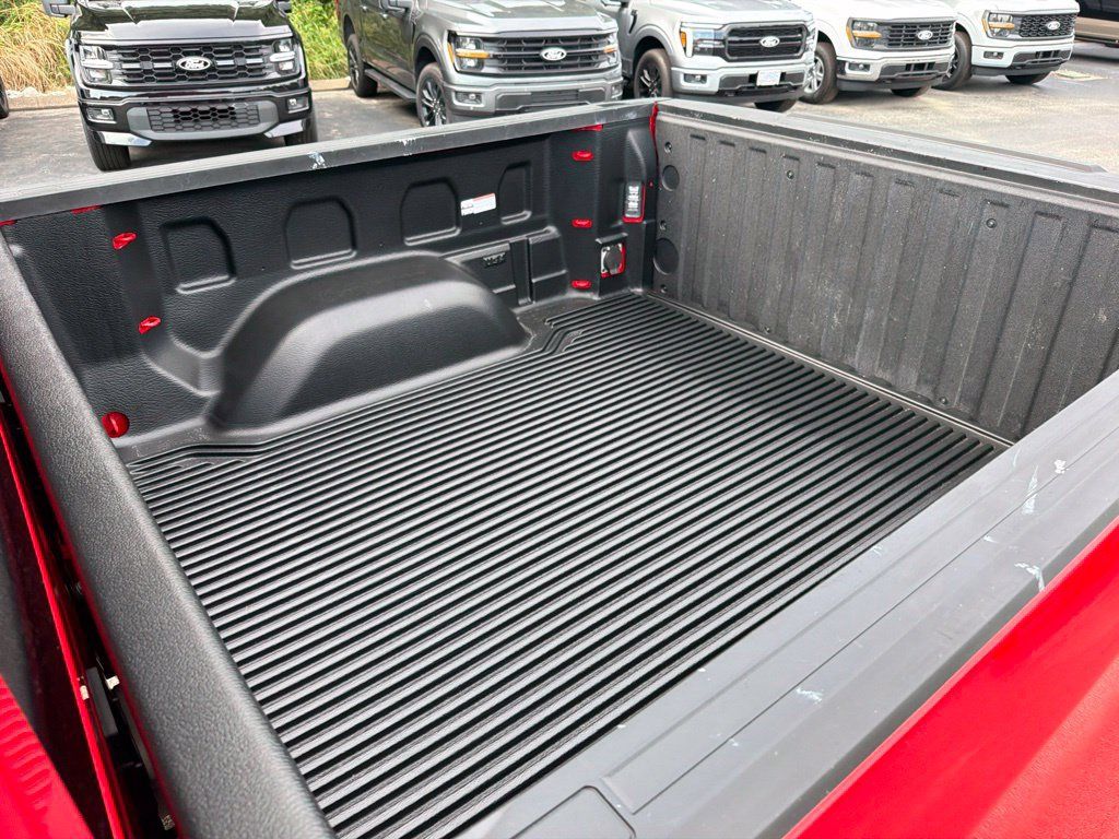Used 2025 Chevrolet Silverado 1500 LT AWD/4WD image 11