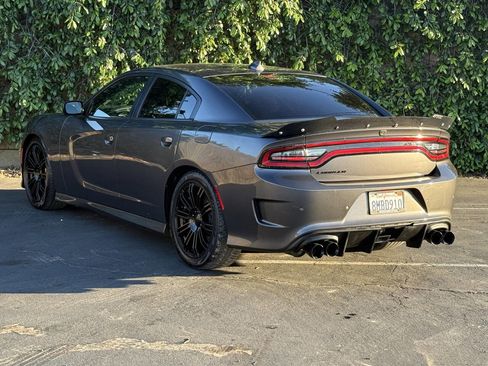 Used 2017 Dodge Charger R/T image 6