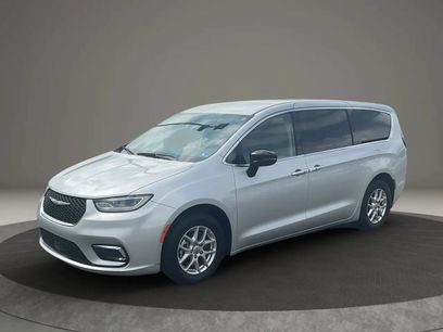 Used 2024 Chrysler Pacifica Touring-L