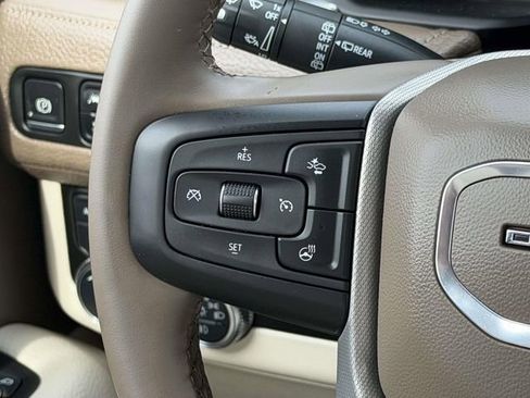 Used 2024 GMC Yukon XL Denali AWD/4WD image 17