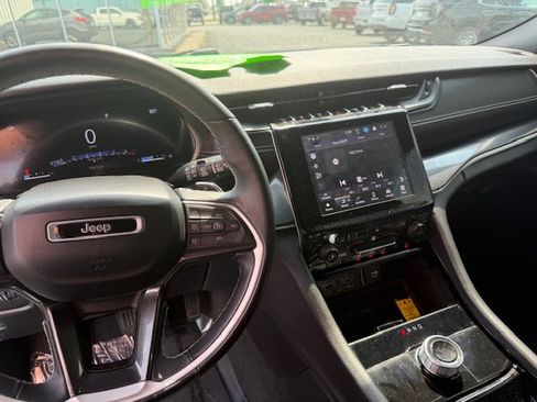 Used 2021 Jeep Grand Cherokee L Laredo image 11