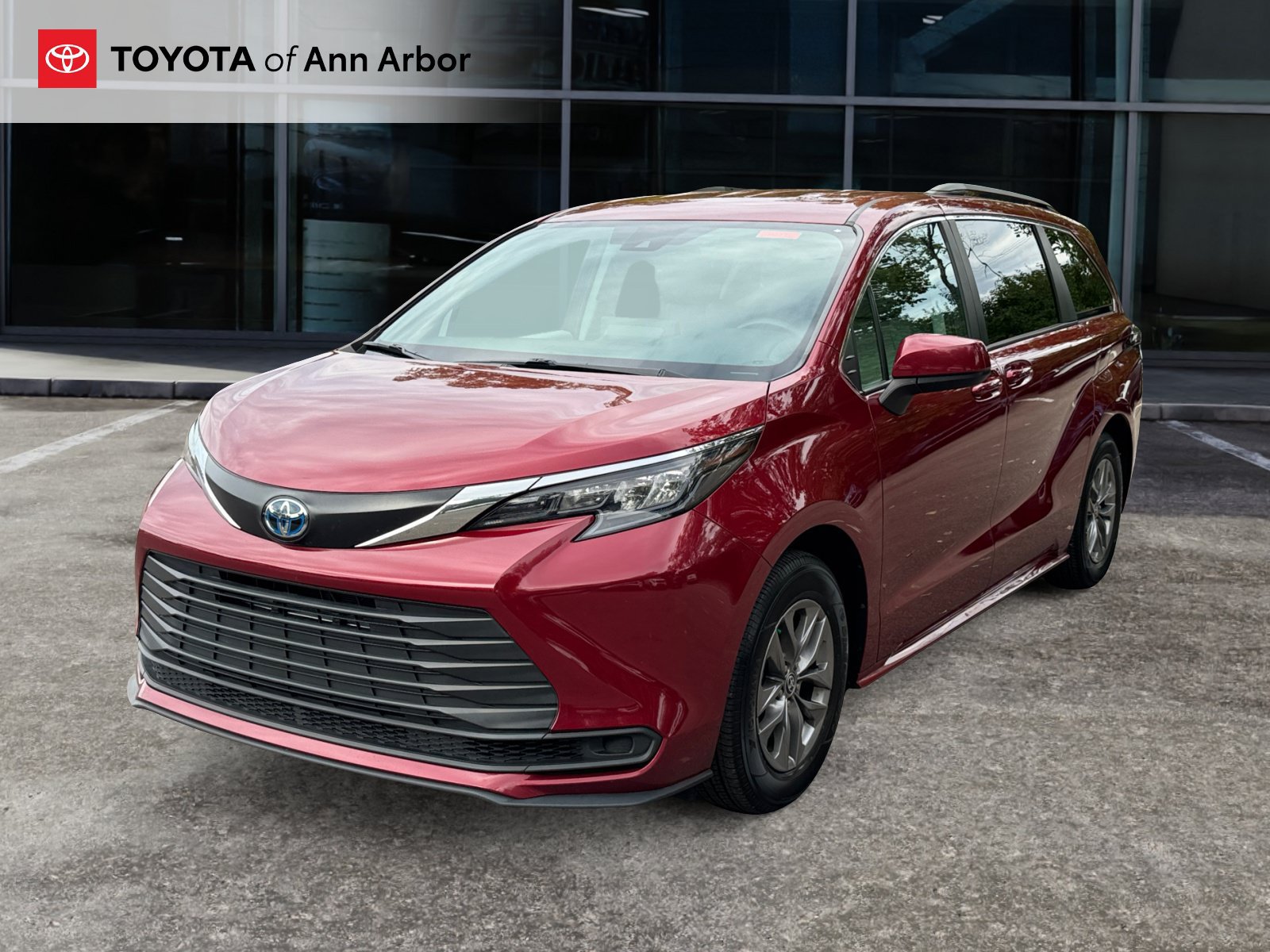 Used 2024 Toyota Sienna LE FWD image 7