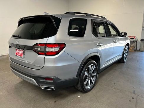 Used 2023 Honda Pilot Touring image 3
