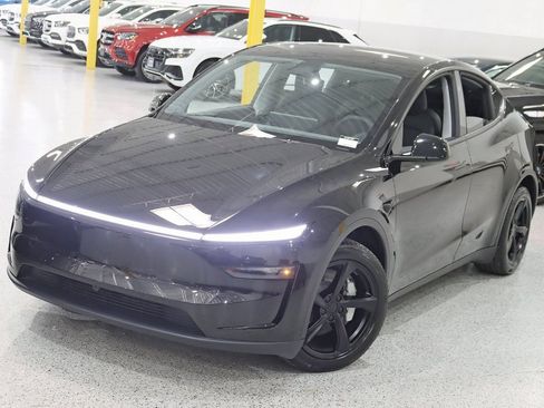 Used 2026 Tesla Model Y AWD image 5