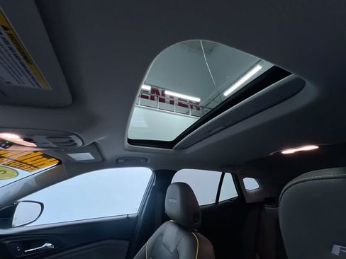 Used 2024 Chevrolet Trax ACTIV w/ Sunroof Package FWD image 41