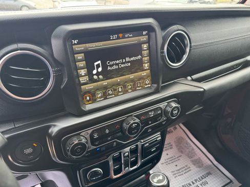 Used 2022 Jeep Wrangler Unlimited Sahara w/ Cold Weather Group image 22