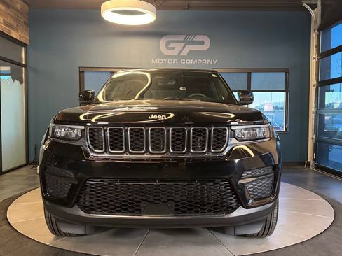 Used 2025 Jeep Grand Cherokee Laredo X w/ Luxury Tech Group I AWD/4WD image 8
