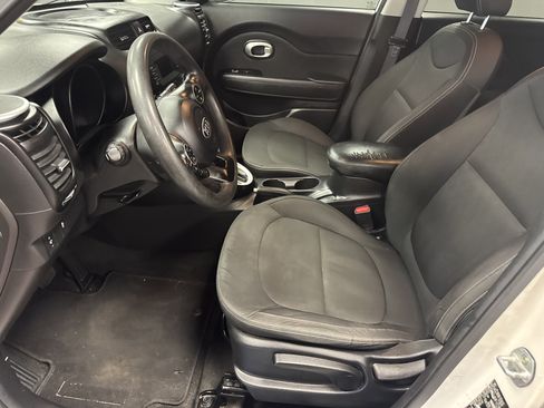 Used 2015 Kia Soul FWD image 9