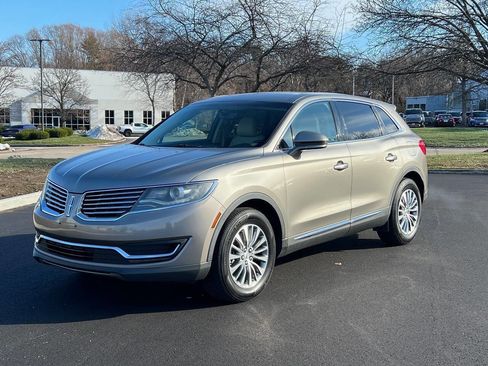 Used 2017 Lincoln MKX Select image 2