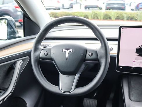 Used 2023 Tesla Model Y AWD image 14