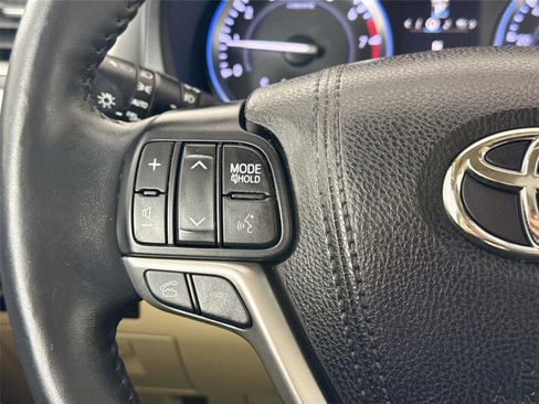 Used 2016 Toyota Highlander Limited image 17