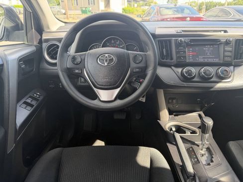 Used 2016 Toyota RAV4 LE AWD/4WD image 18